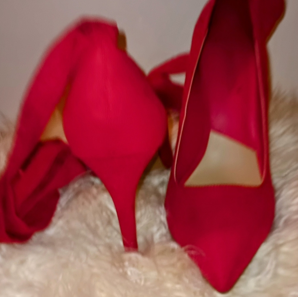 Red Suede Chili Pepper Pumps. Size 10.       NWT